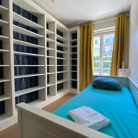 Stunning 230m With Garden In The Center *